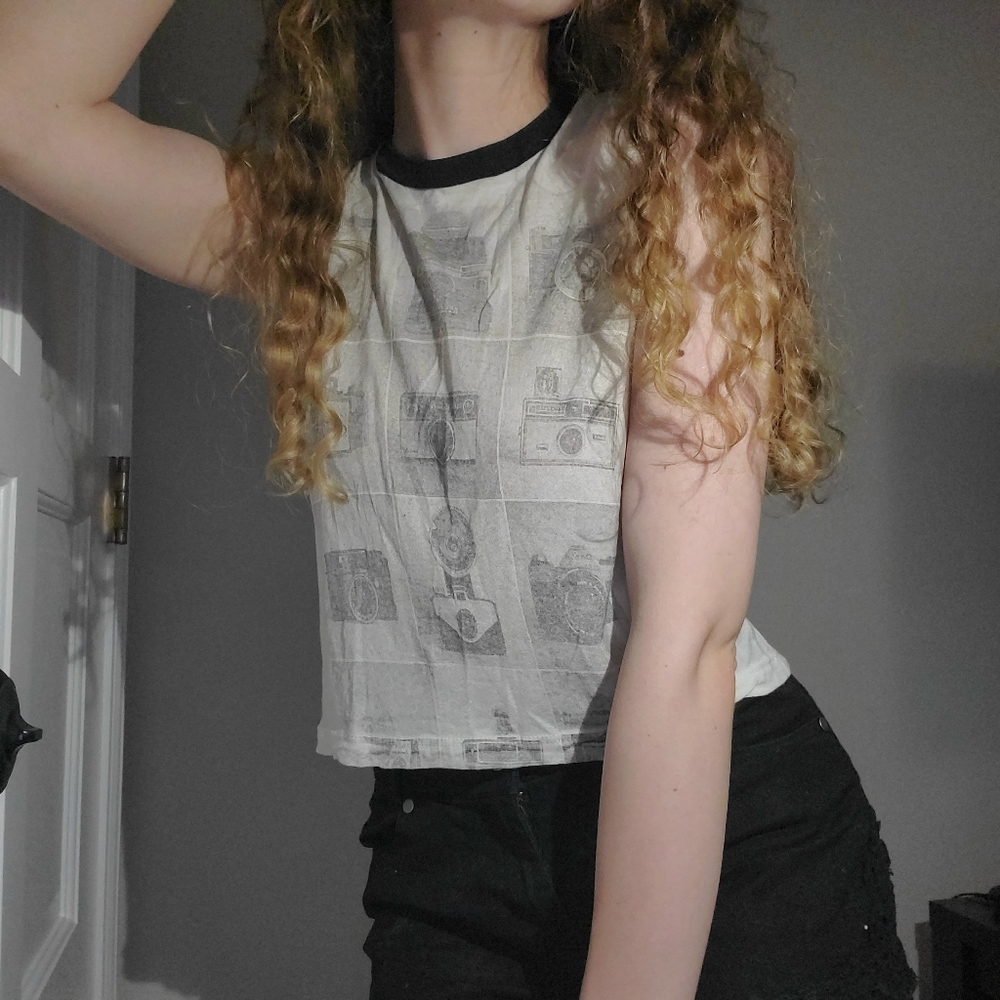 Brandy Melville Camera tank top - Picture 1 of 7